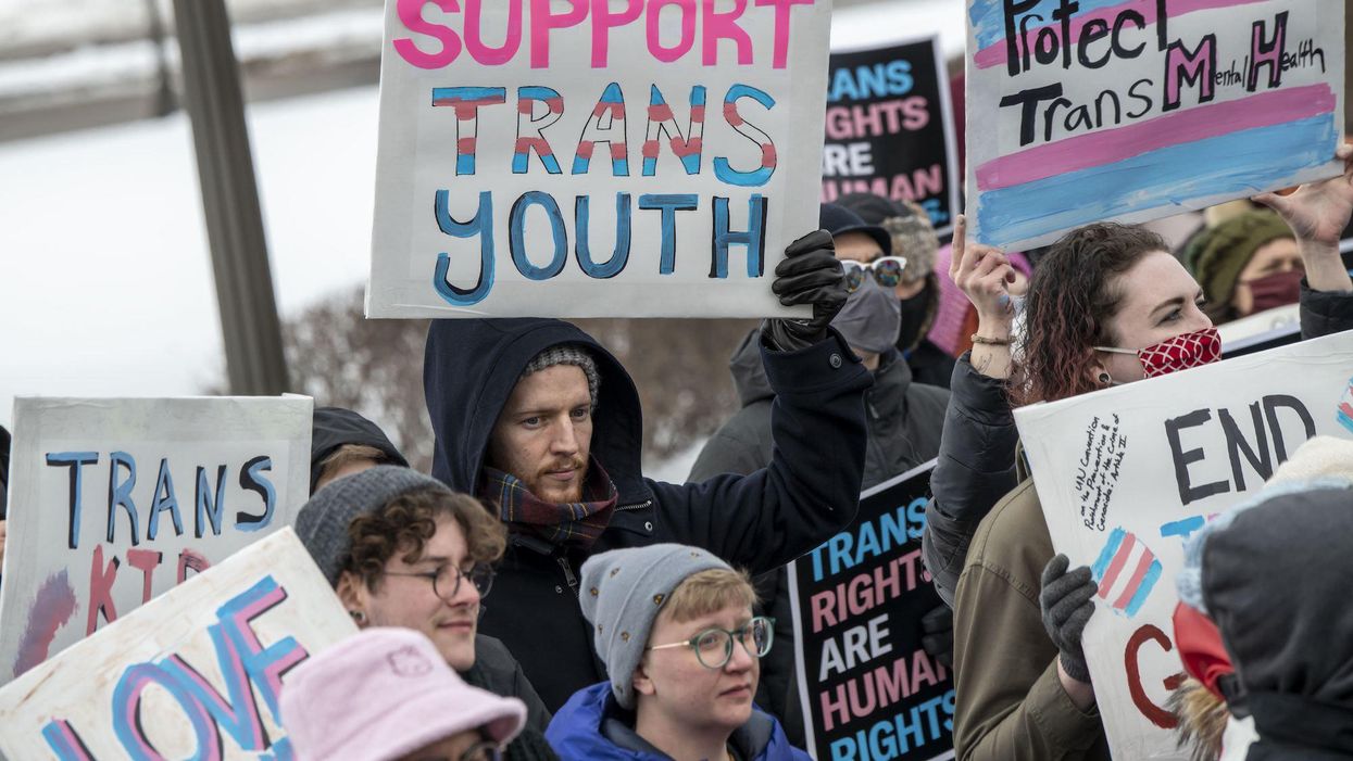 Lesbian writes a joke that goes mega-viral on Twitter. She had to apologize to the woke mob for her transphobia.