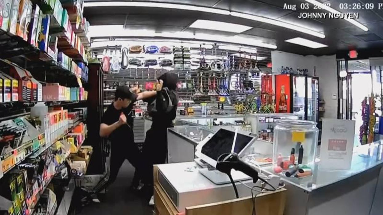 Intense video shows the moment Las Vegas smoke shop owner stabs would-be thief: 'I was in a fight or flight mode'
