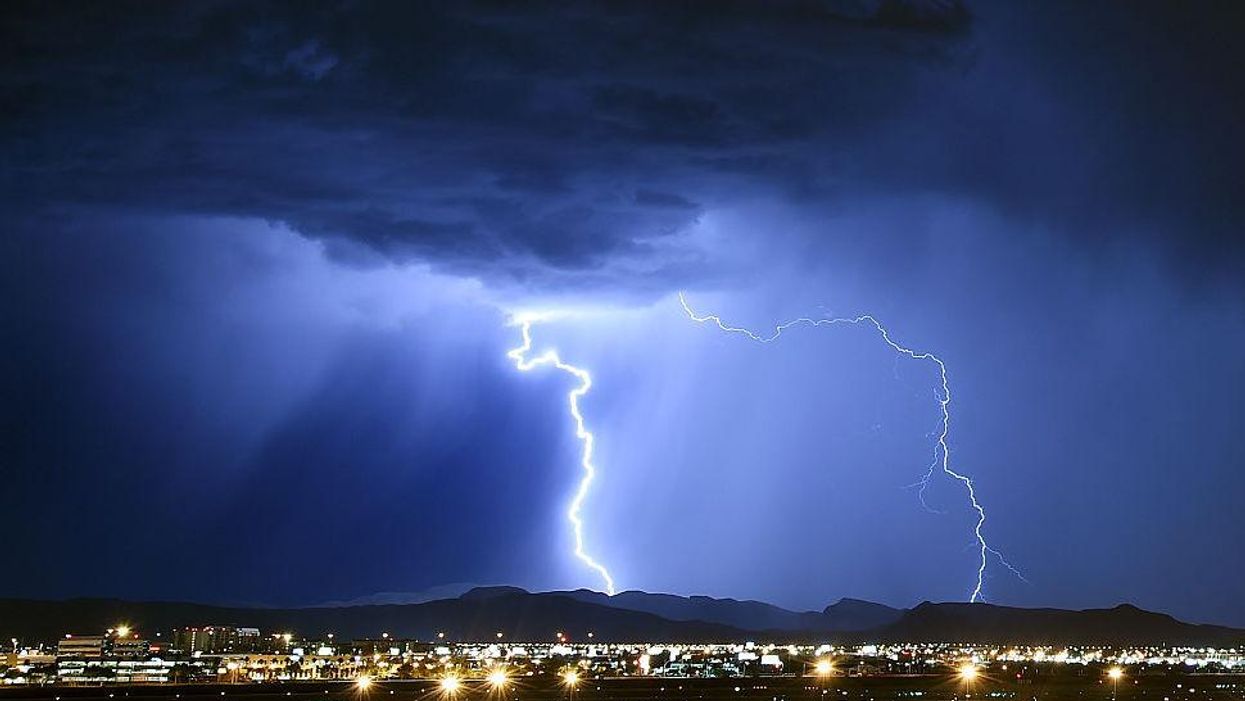Prominent news outlet rushes to connect fatal lightning strike outside White House to climate change