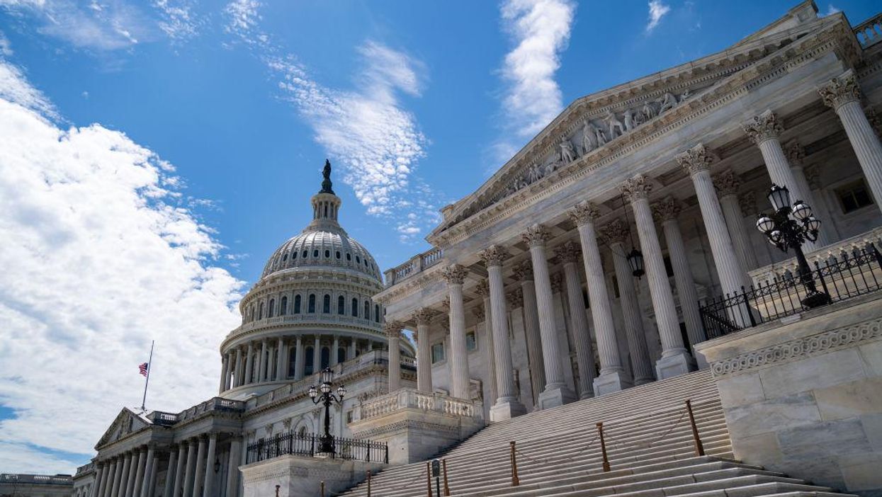 In a win for hedge funds, Senate Democrats scrap plan to remove carried interest loophole