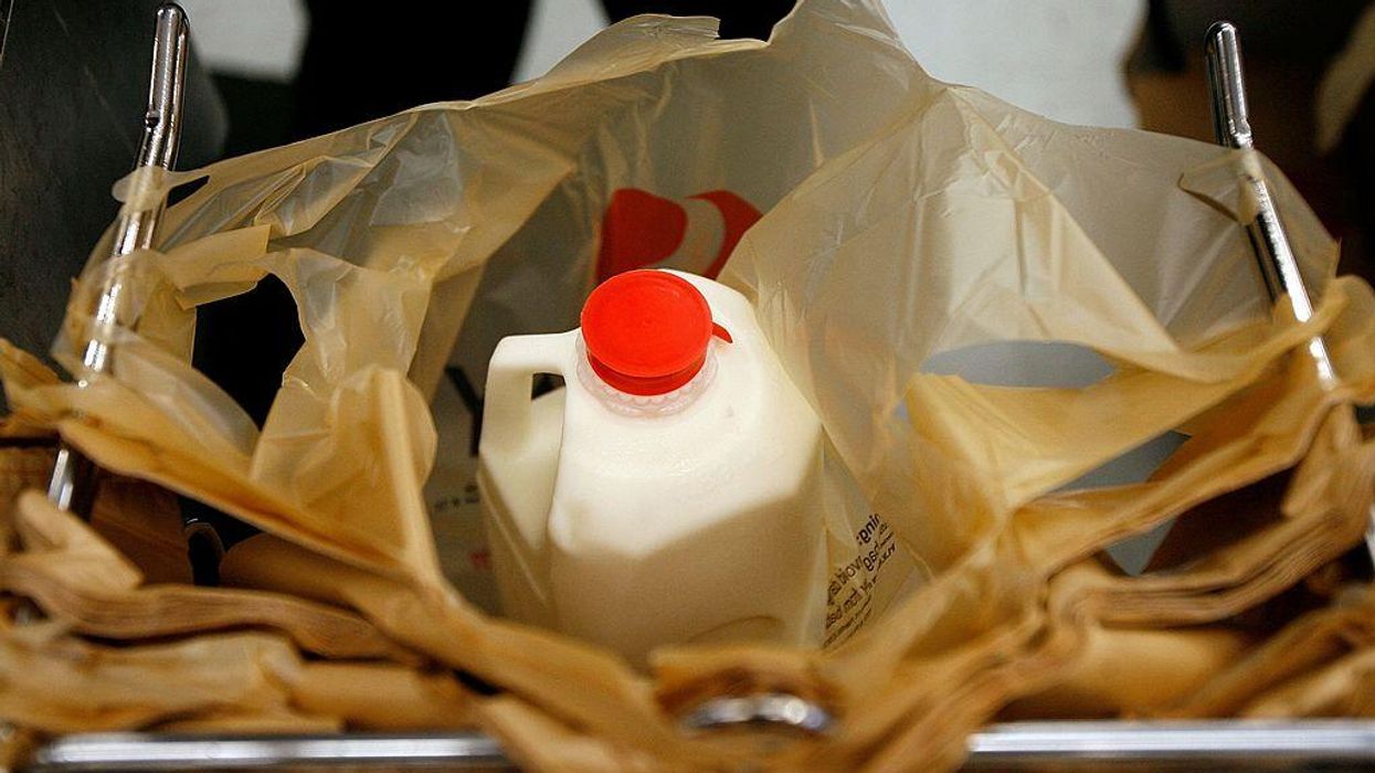 New Jersey banned supermarkets from providing plastic and paper bags — now people are apparently taking shopping baskets from stores