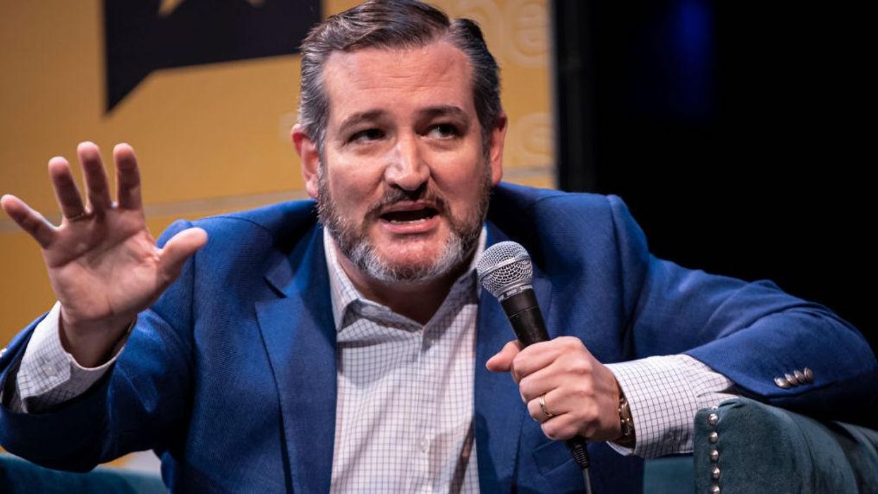 Ted Cruz issues direct challenge to Karine Jean-Pierre over 'pants on fire' claim that migrants aren't walking across border