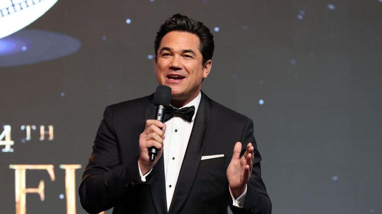 'Rolling with laughter at the responses to this tweet': Dean Cain calls it 'utterly ridiculous' that he had to wear a mask while flying to and from Canada