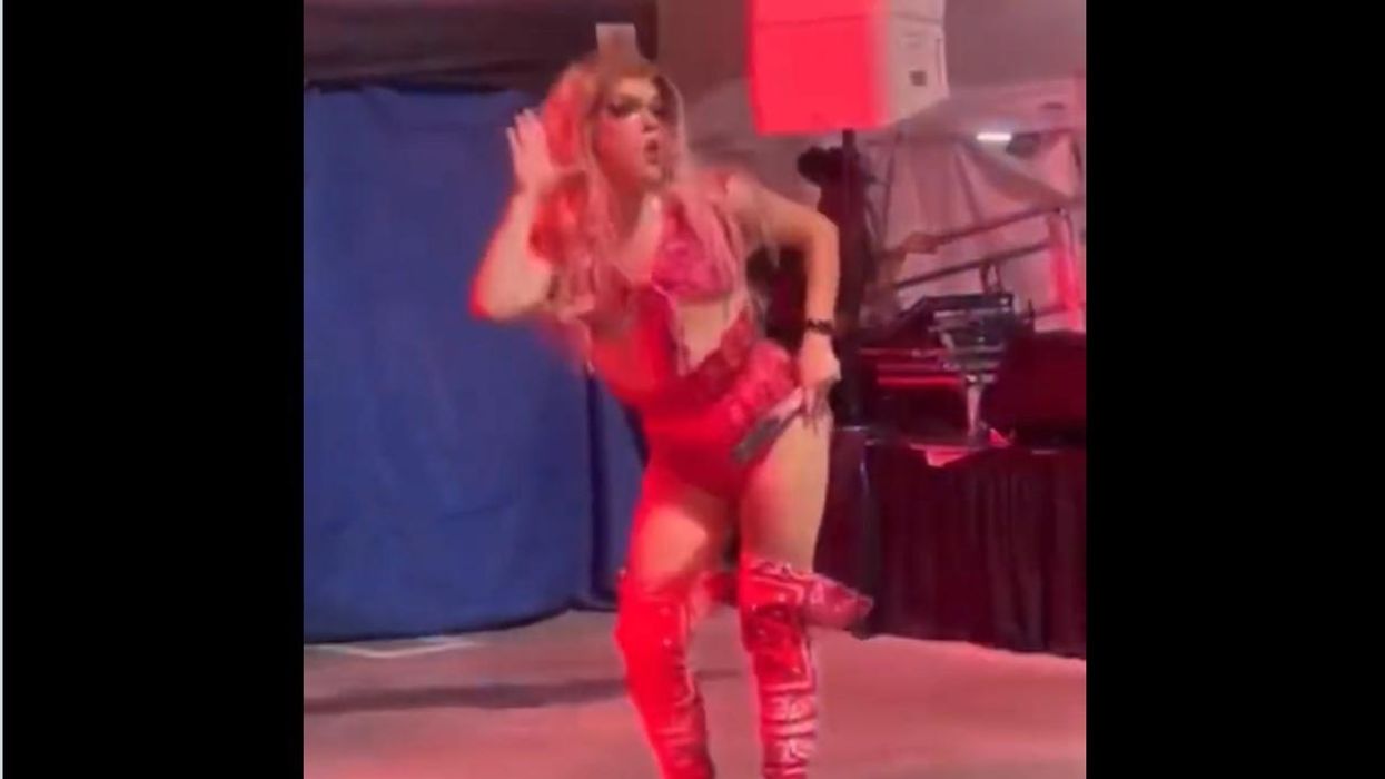 Young girl tips drag queen at pride event sponsored by Nickelodeon: 'Nobody’s scaring anybody, and it’s a beautiful thing'