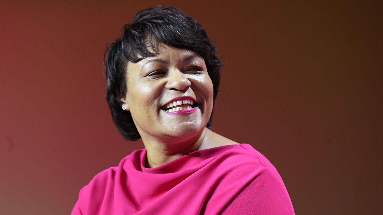 Dem mayor who used taxpayer money to purchase first-class plane tickets to Europe is under fire again for spending $225,000 on security services and personal stylist