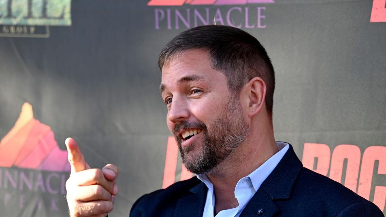 'Reacher' actor loses role over vaccination status, says Hollywood cancels conservatives but seeks out liberals like Ron Perlman