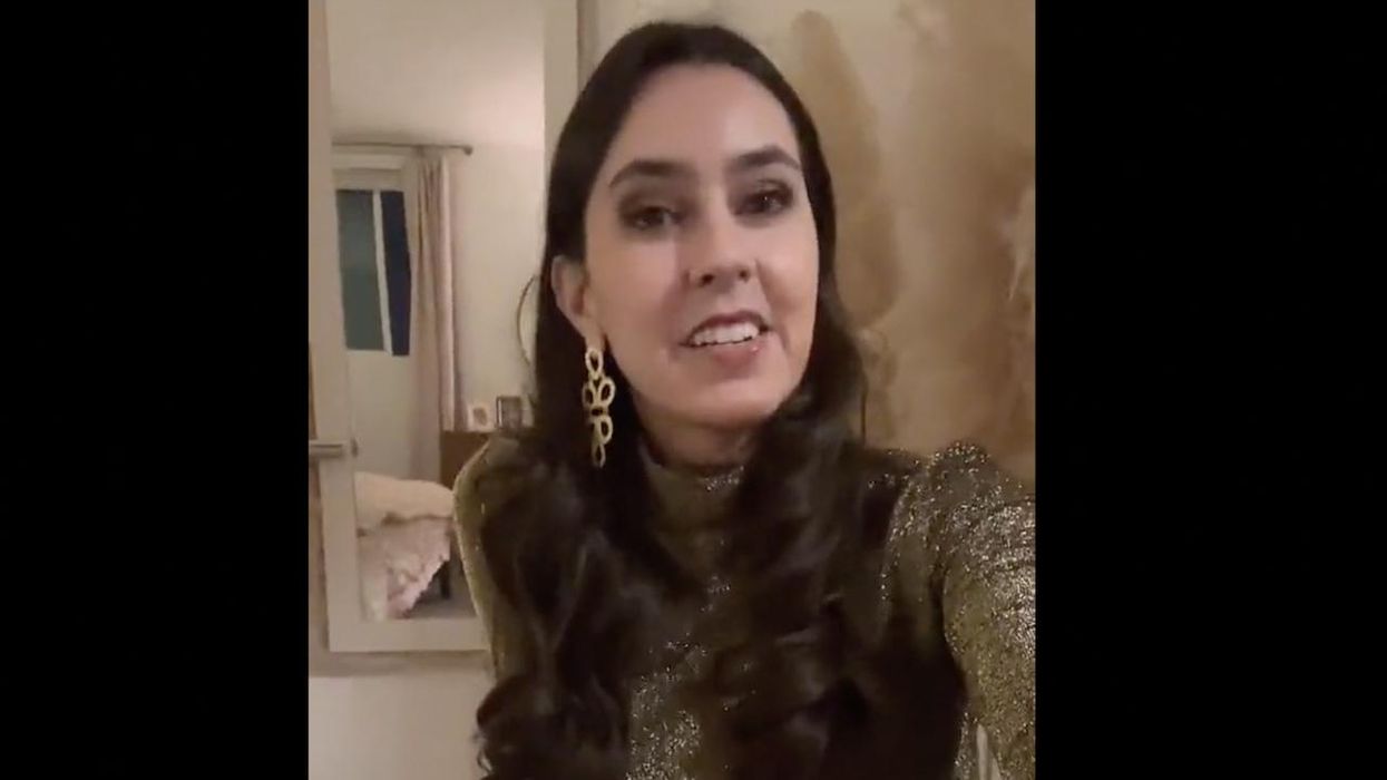 Elon Musk suspends Taylor Lorenz's Twitter account for 'prior doxxing'; less than a day later it's back up. Critics say suspension serves her right.