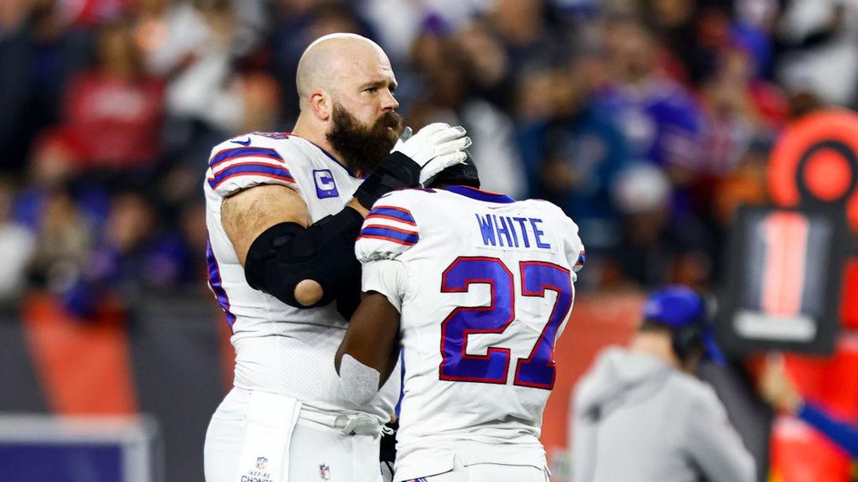 (Updated) NFL halts prime-time matchup between Bills and Bengals after Bills player suddenly collapses on the field of cardiac arrest