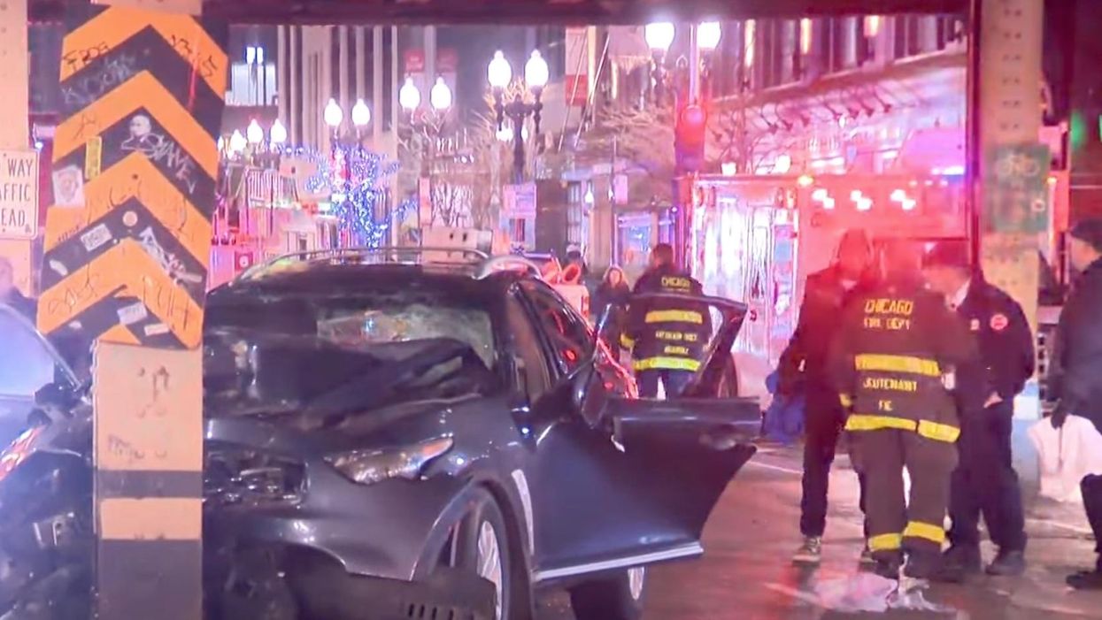 Chicago woman resists carjacking, which ends with one teenage suspect dead and another critically injured