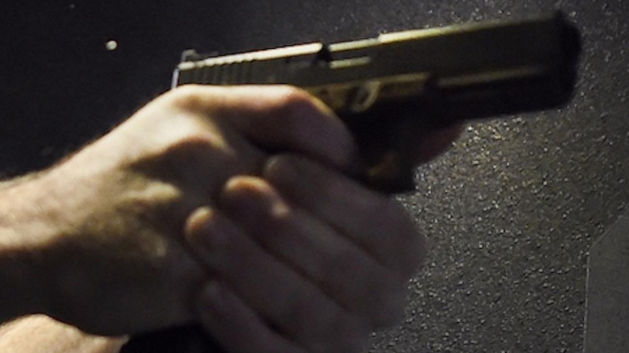 Good guy with a gun orders knife-wielding attacker, who slashed restaurant worker's face, to drop weapon, get on floor. Knife guy doesn't test gun guy.