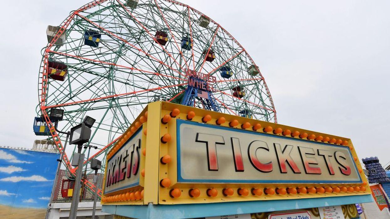 New York detective reprimanded for kicking on-duty reporter out of amusement park for speaking with a child