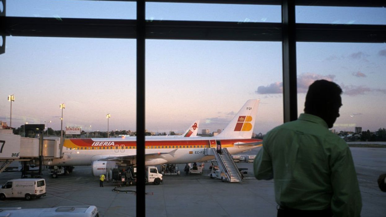 Suspected cannibalistic murderer caught with 'suspicious meat' in luggage