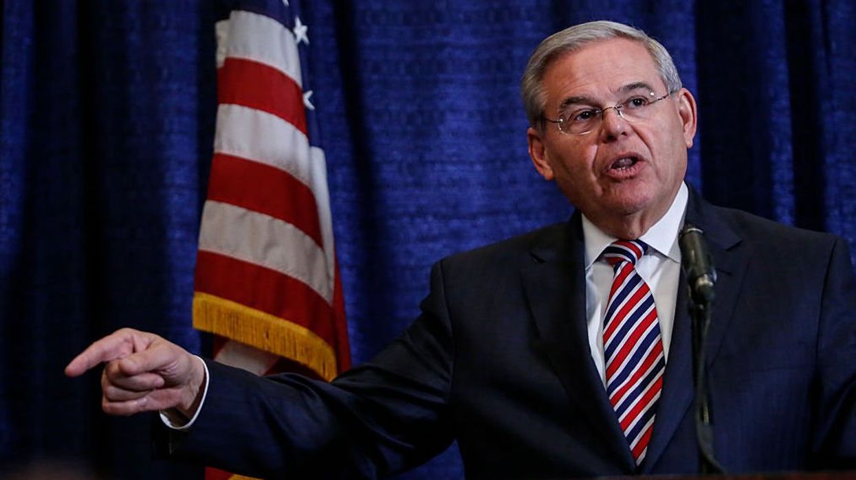 Democratic senator pokes holes in narrative blaming Trump for collapsed banks: 'Regulators didn't get it right'