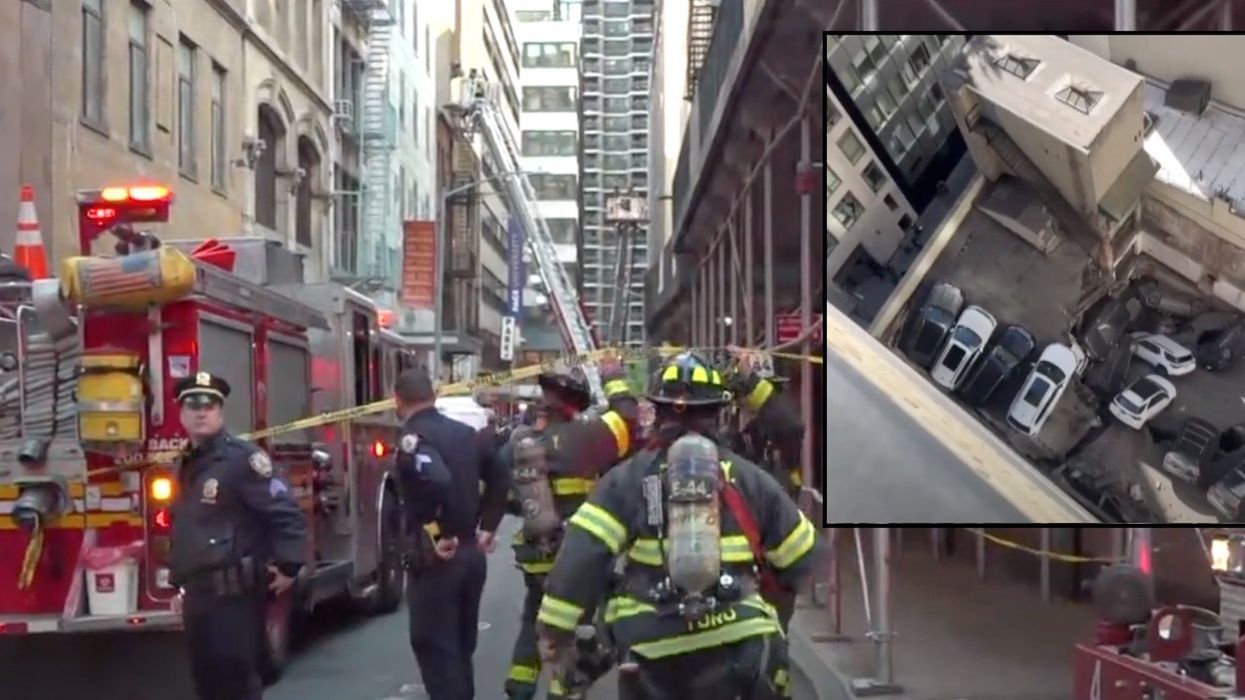 Parking garage collapses in financial district of Manhattan, 1 dead and major rescue operation underway
