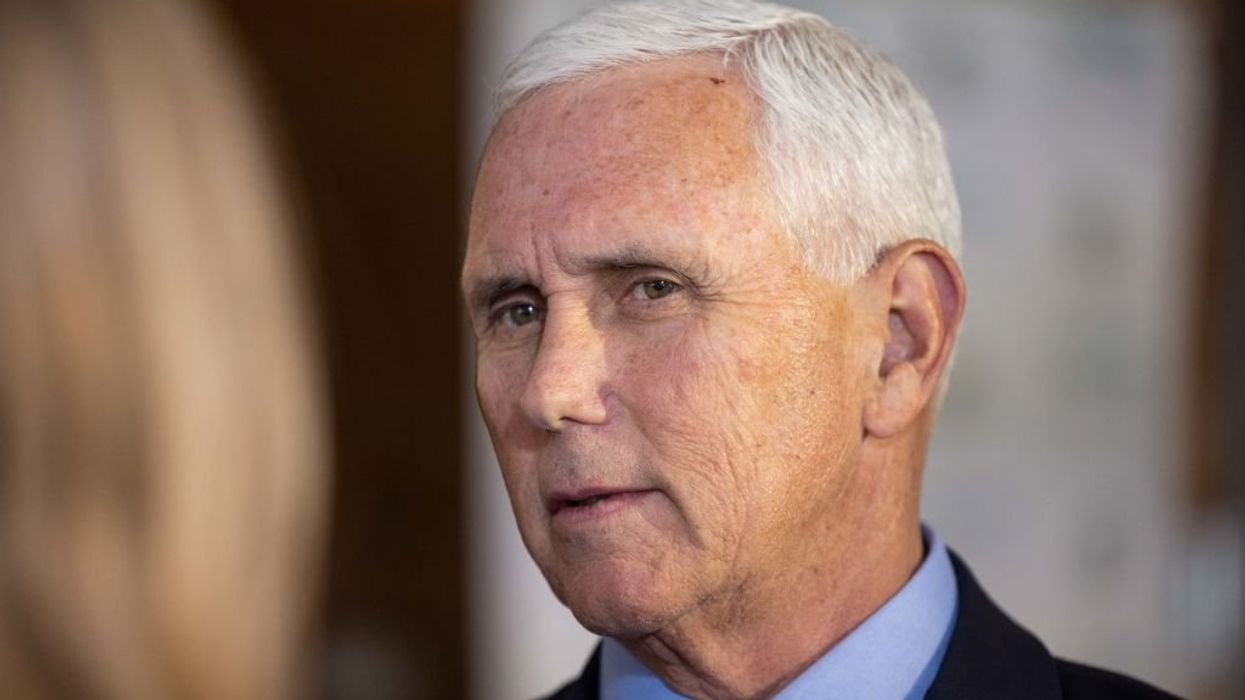 Pence files to run for president