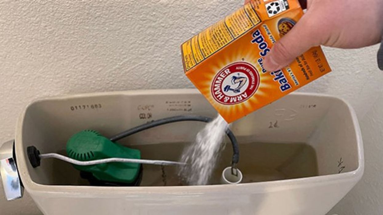Put baking soda in the toilet, here's what happens.