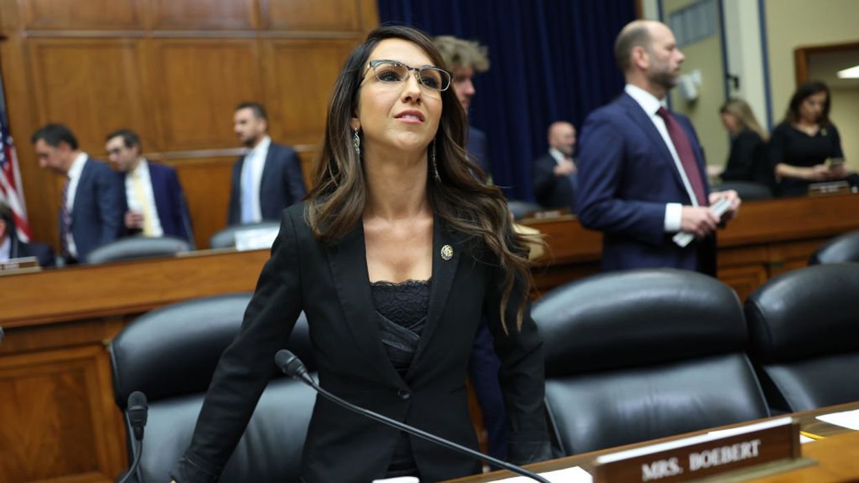 Lauren Boebert issues apology after video appears to show her vaping, being fondled by date during 'Beetlejuice' musical