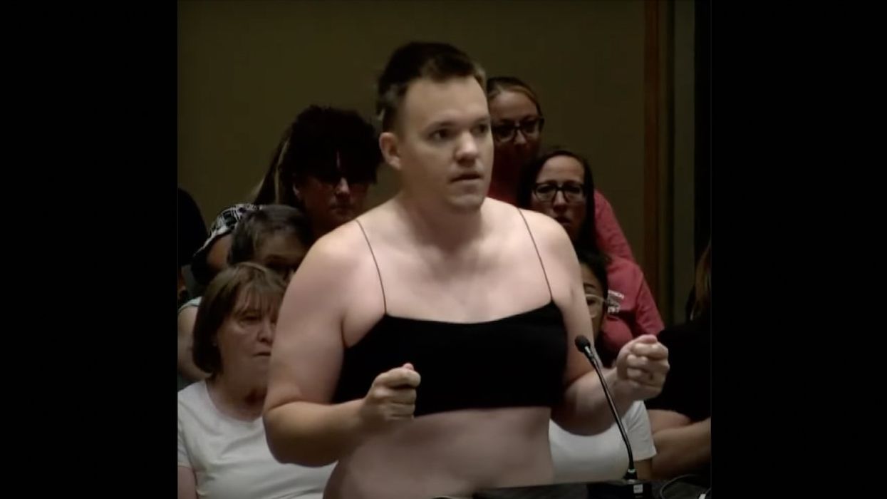 Video: Father of 4 strips down to spaghetti-strap crop top, short shorts at school board meeting to protest more lenient dress code proposal
