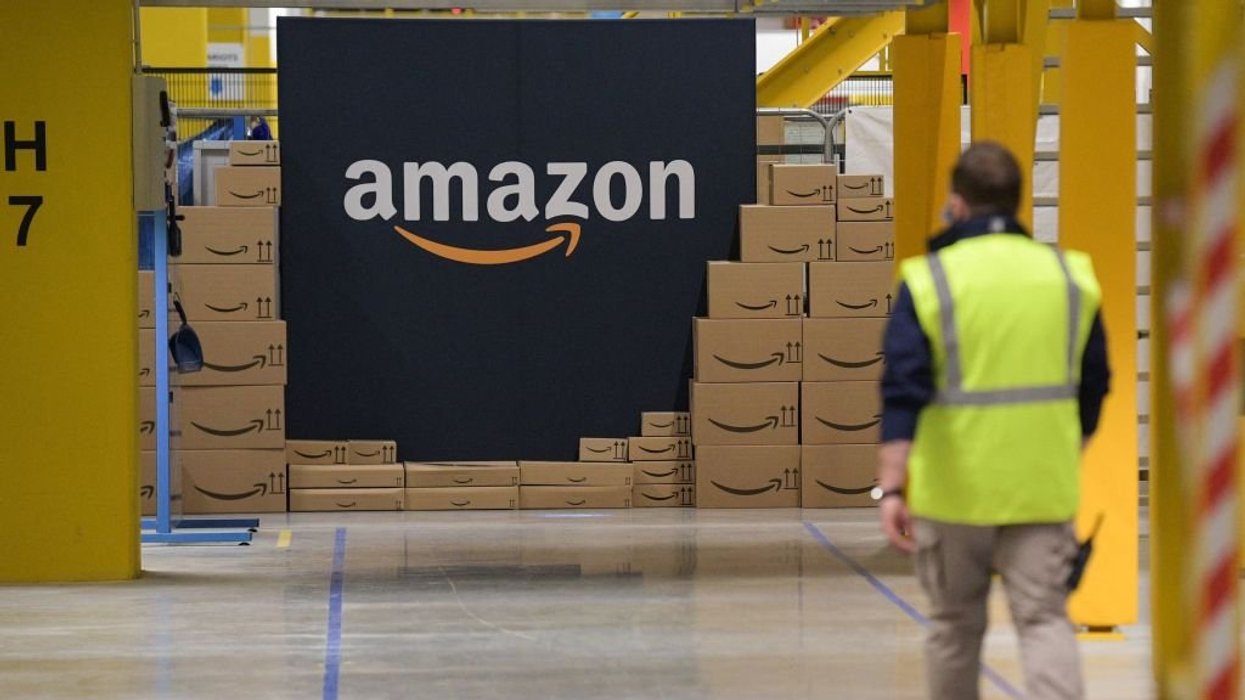 Task Amazon Amazon unveils new robots, AI to improve warehouse operations, speed up ...