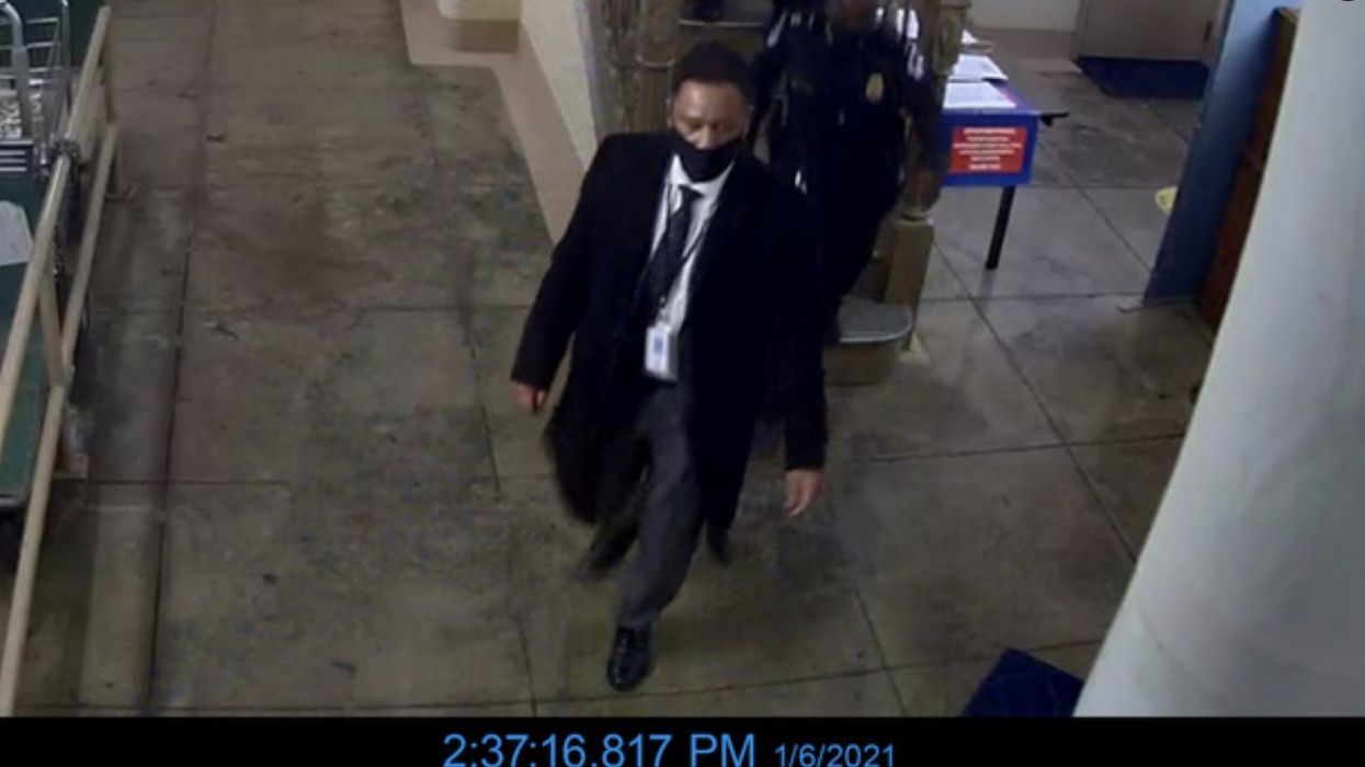 US rep. releases Jan. 6 video images of Capitol Police officer who Blaze News writer says appears to have lied in court
