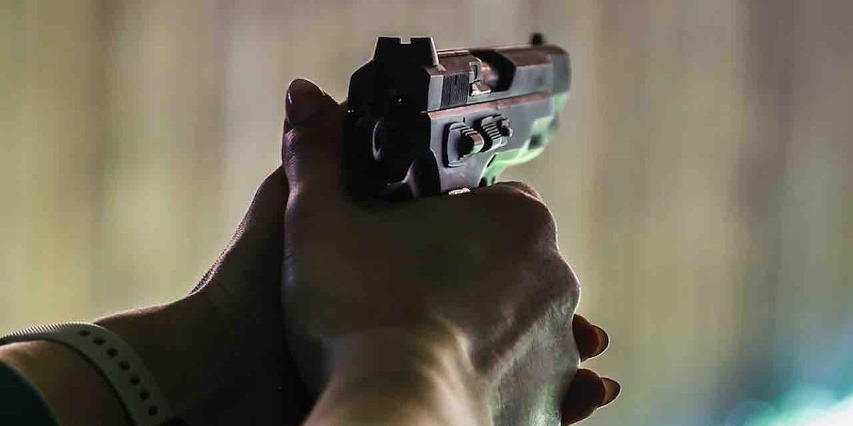 NextImg:Concealed-carrying woman shoots gunman 5 times after cops say he shot male victim in face following argument | Blaze Media