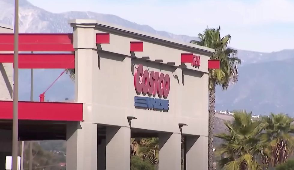 Woman in critical condition after being dragged across Costco parking lot by purse snatchers‚ California police say