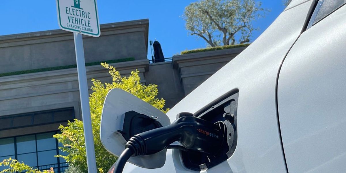 NextImg:Connecticut shelves plan to ban gas-powered vehicles by 2035 after facing bipartisan opposition | Blaze Media