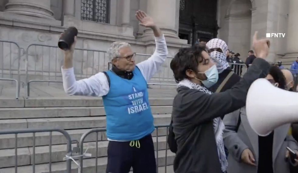 Video: Protesters freak out at smiling‚ elderly man with 'I Stand With Israel' vest dancing in front of pro-Palestinian rally