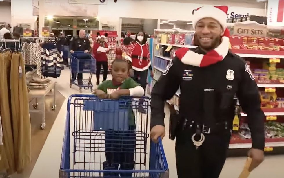 Dumb shoplifter tries stealing $727.86 in items while 75 police officers are in store for 'Shop with a Cop' charity event