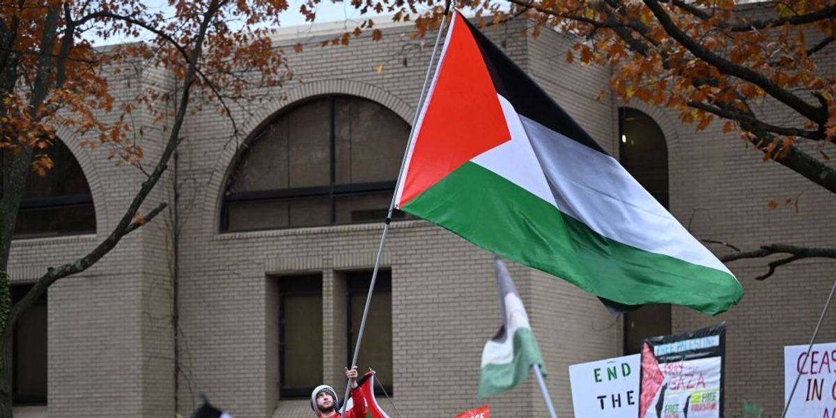 NextImg:Oakland coffee shop issues apology after pro-Palestine staffers block Jewish woman from entering restroom | Blaze Media