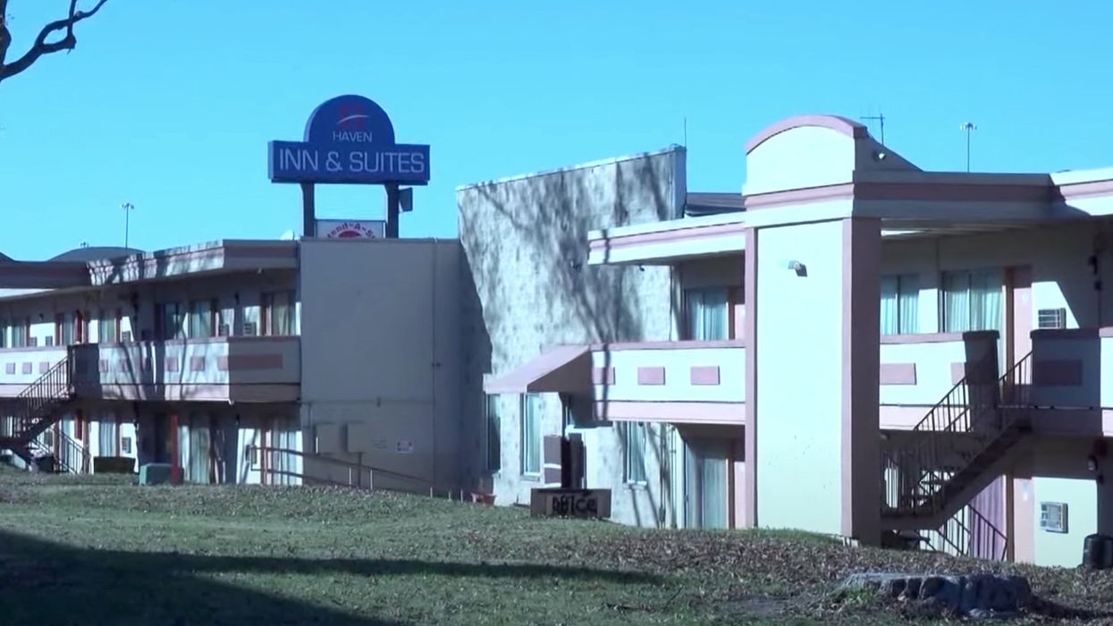 Man attacked with machete after confronting alleged drug dealer he accused of wife's overdose death, St. Louis police say