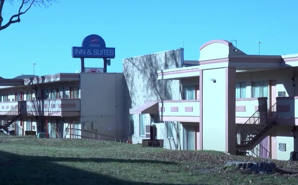 Man attacked with machete after confronting alleged drug dealer he accused of wife's overdose death‚ St. Louis police say