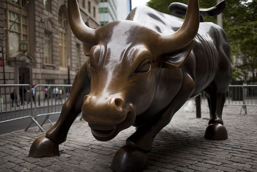Dow Jones closes above 37‚000 for the first time