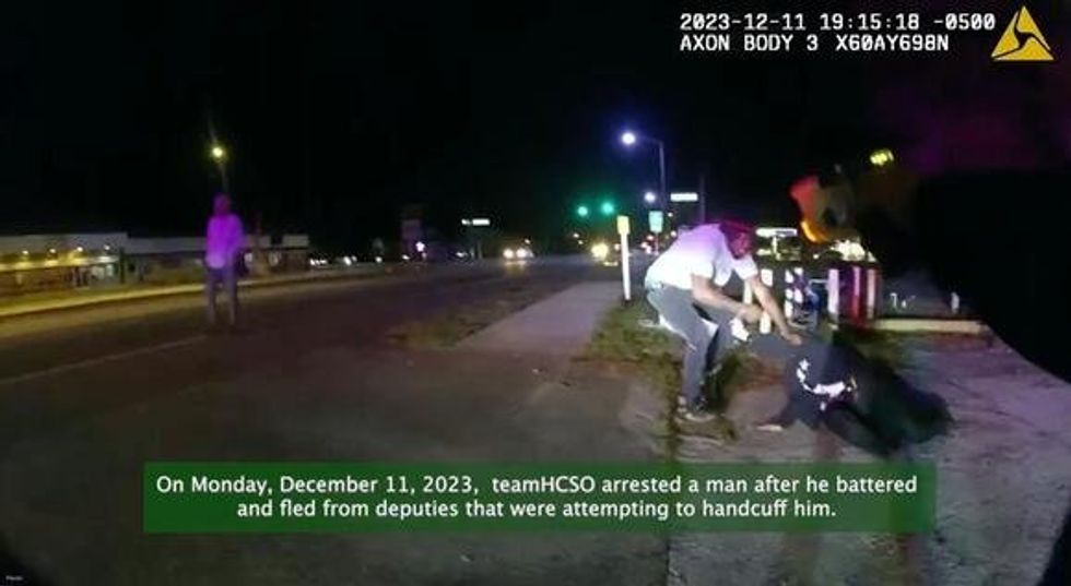 Gripping bodycam video shows Florida man fight off being tased‚ drag female deputy 50 feet