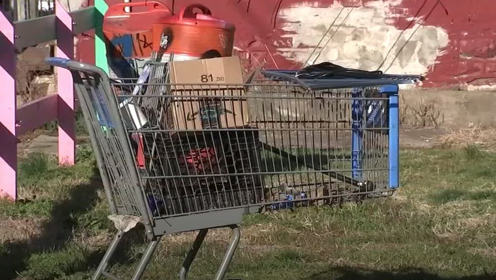 Dead man found in shopping cart with trail of blood leading to abandoned home‚ Philadelphia police say