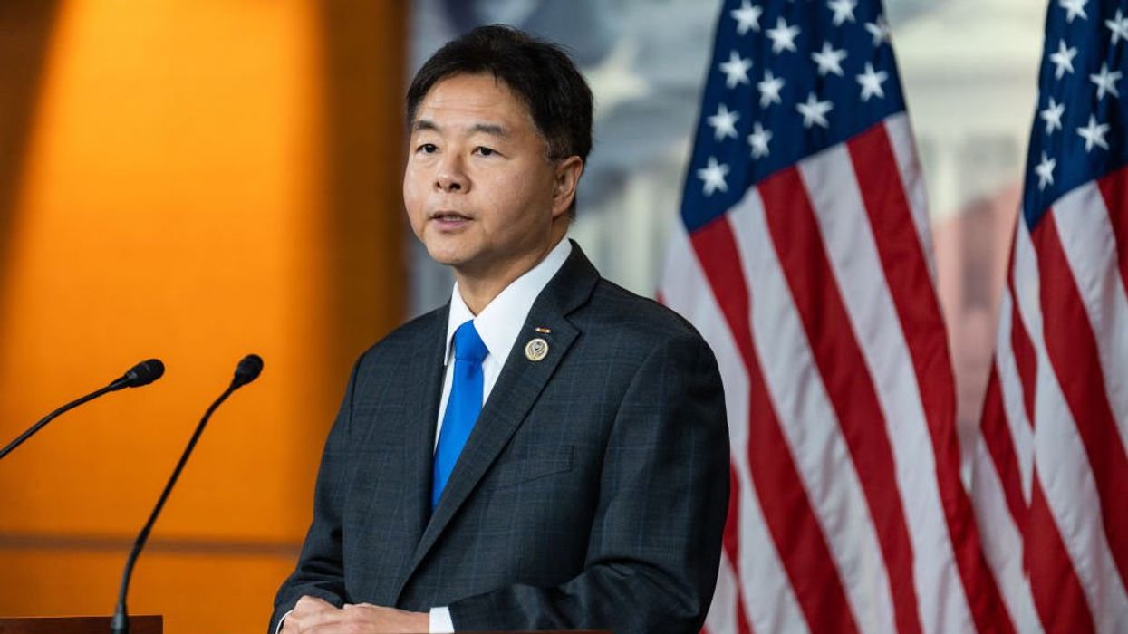 Fox News reporter shows how a House Democrat beclowns himself by trying to blame the border crisis on Republicans