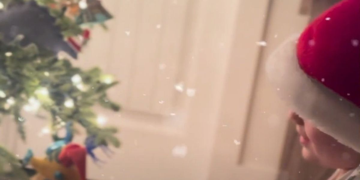 NextImg:One-handed Tennessee singer/songwriter records inspiring Christmas song with his 5-year-old son | Blaze Media