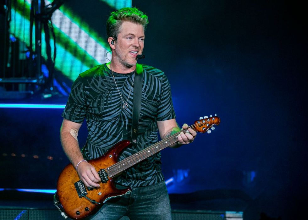 Joe Don Rooney‚ guitarist of Rascal Flatts fame‚ says he's 'not transitioning to be a woman'