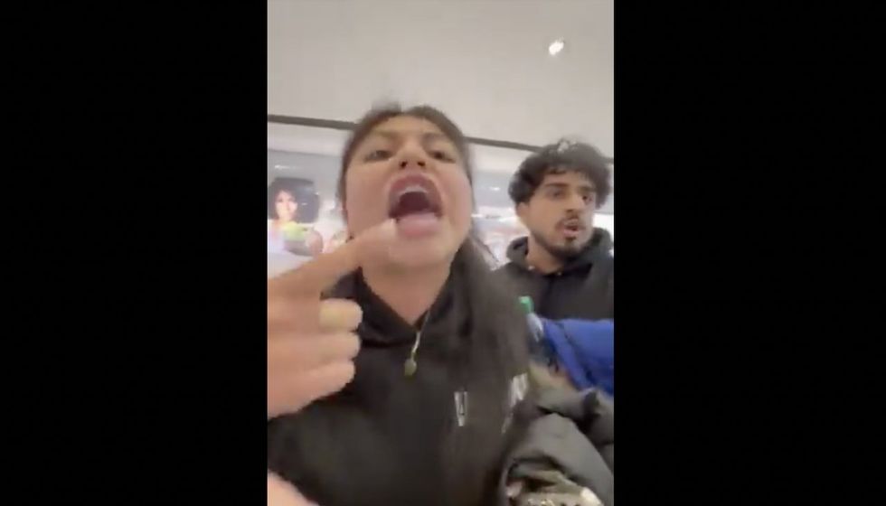 'Free Palestine 'til I f***ing die‚ b***h!' Anti-Israel female freaks out allegedly at Jewish girl wearing IDF shirt in mall