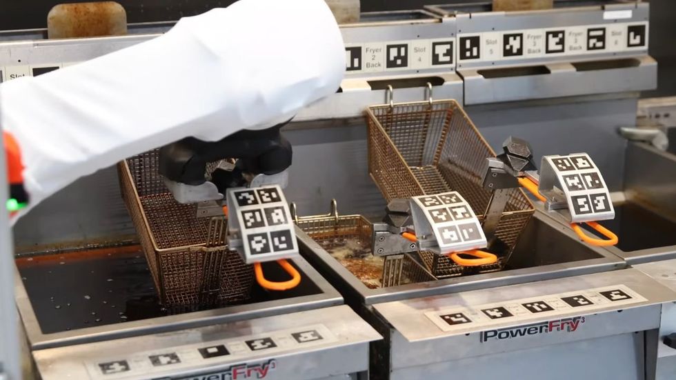 ‘Robot-made burgers &; fries’: World’s first fully autonomous restaurant opens in California