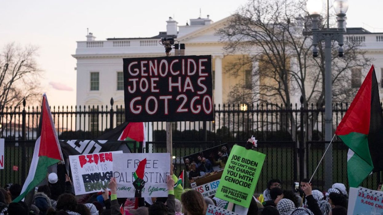 Video: Palestinian supporters try to breach White House fencing, rioters attack officers, staffers relocated, no arrests