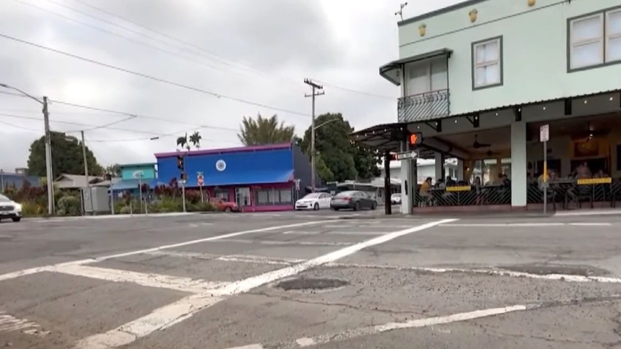 Homeless woman gives birth on sidewalk and drags baby by umbilical cord before trying to run off, Hawaii police say