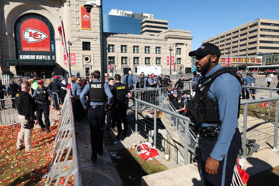 Chiefs fans flee in terror after shooting erupts at Kansas City championship parade; 1 dead‚ at least 9 injured