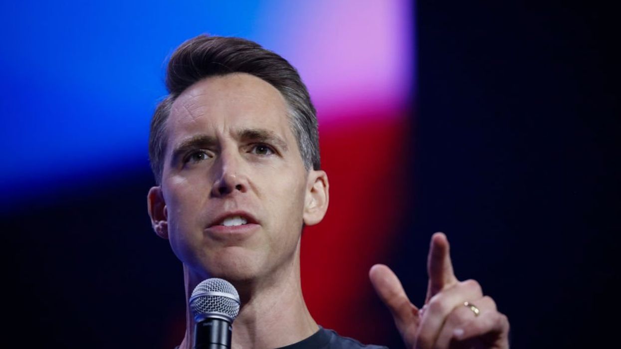 Hawley advocates for government to block Capital One acquisition of Discover