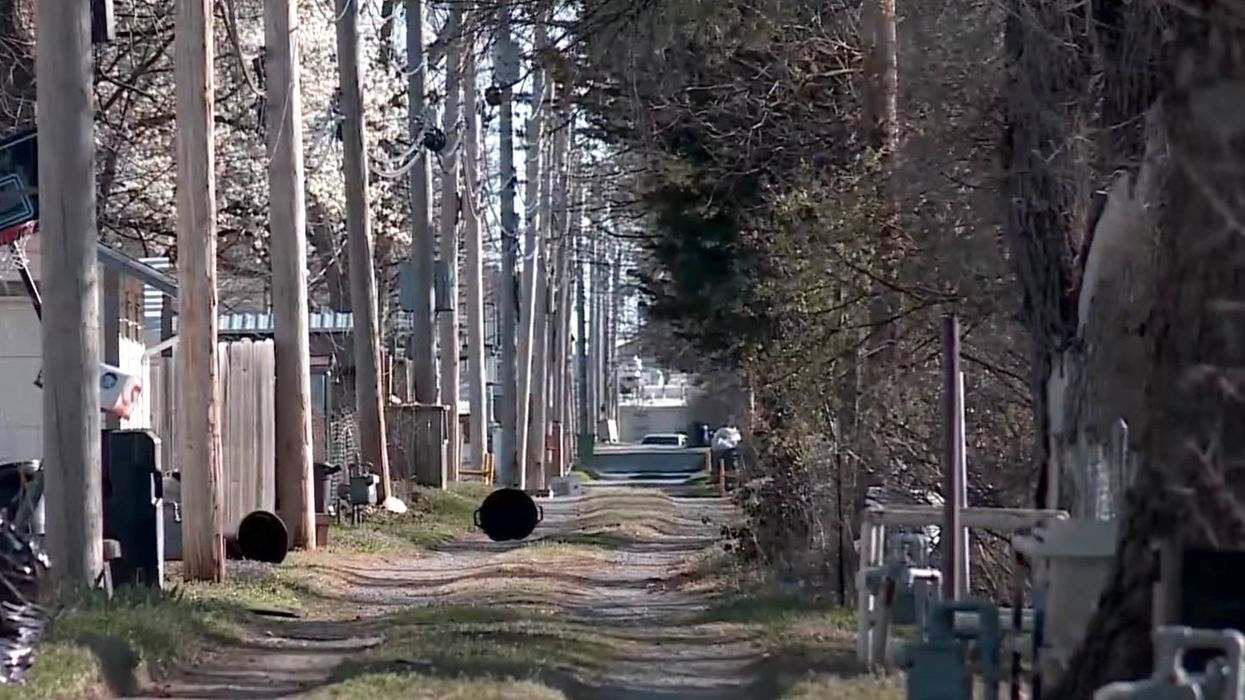 Man found in car wearing only underwear with 13-year-old girl he met online, Oklahoma police say