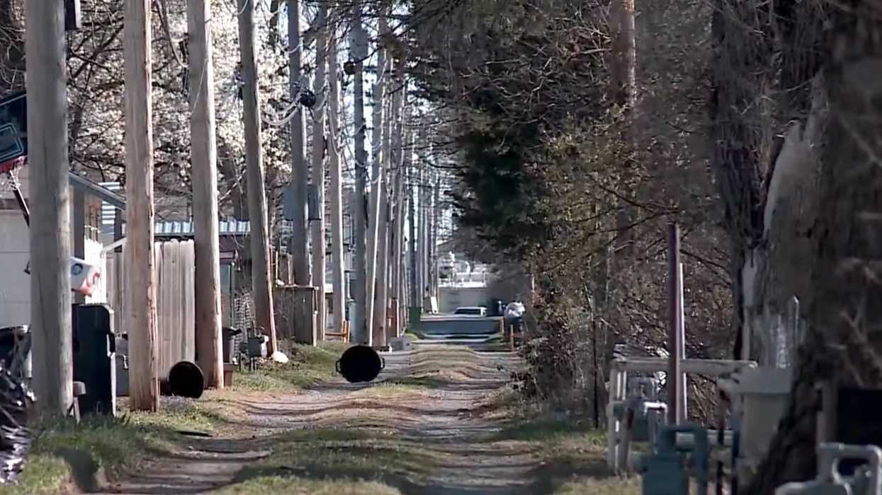 Man found in car wearing only underwear with 13-year-old girl he met online, Oklahoma police say