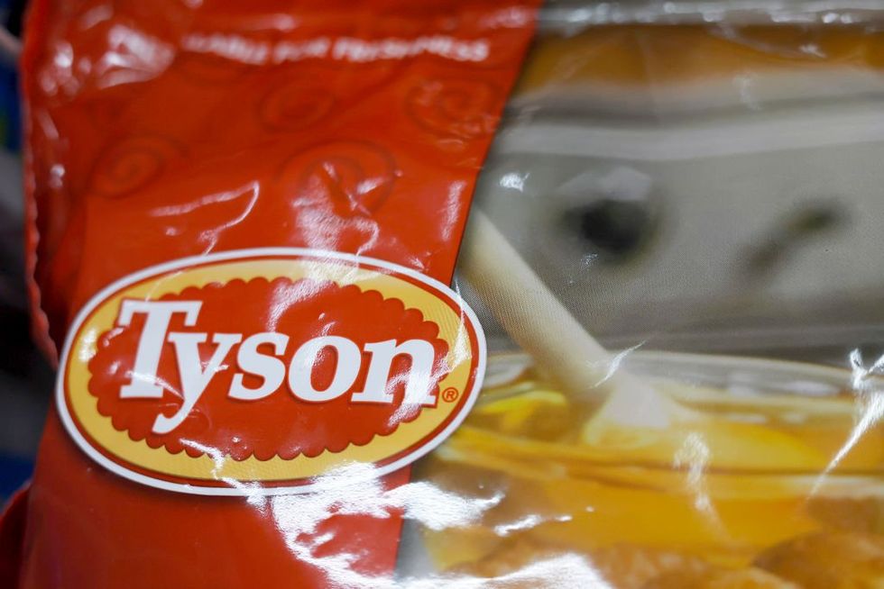 Tyson Foods reportedly wants to hire 42‚000 migrants‚ company laid off 1‚200 after shuttering Iowa facility and more closures planned