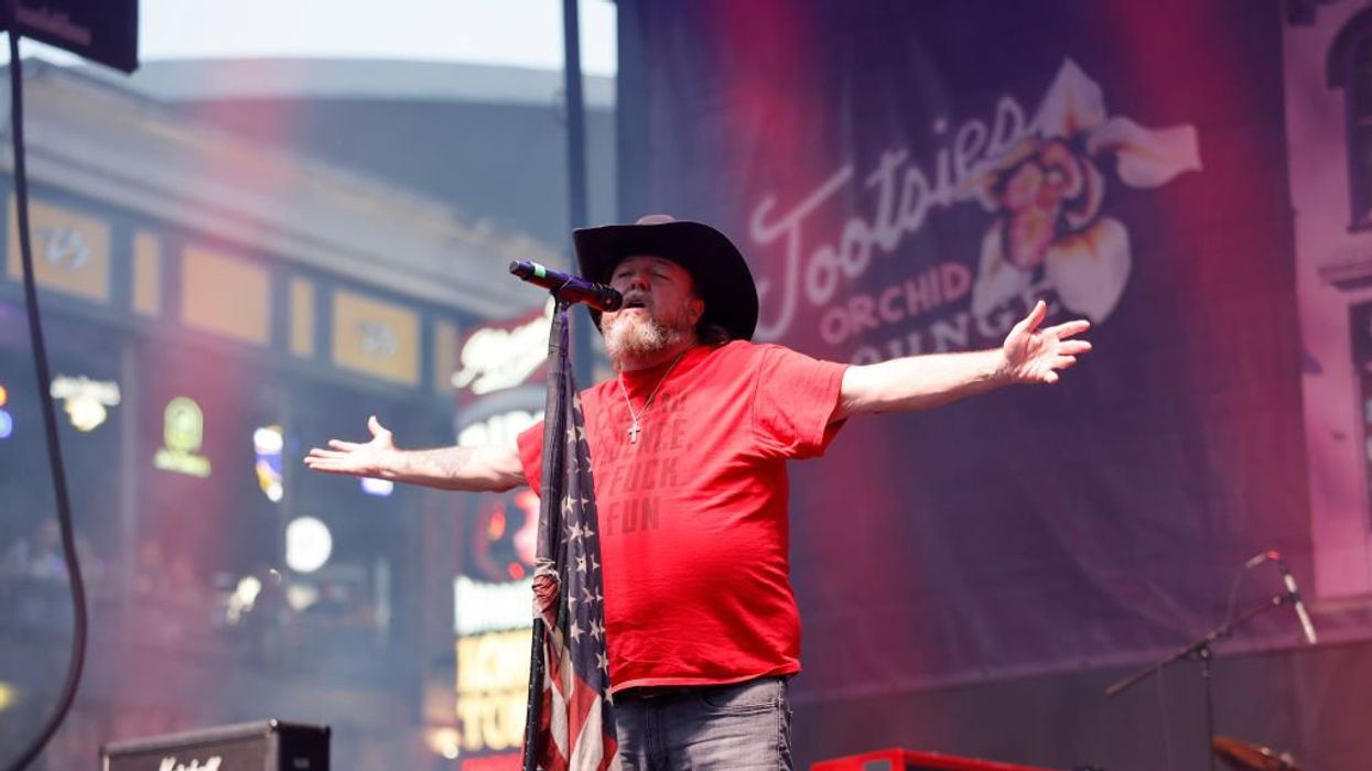 Country music star suffers heart attack shortly after a performance in Arizona, in critical condition