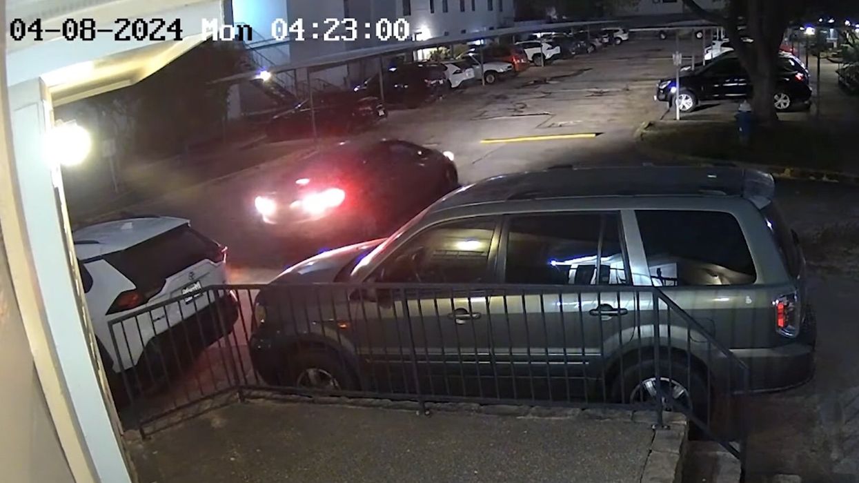 Video shows alleged car thieves abandon stolen vehicle after being thwarted by gate
