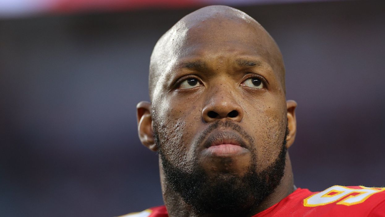 Former NFL star arrested for allegedly brandishing gun at man during argument outside Arizona Starbucks